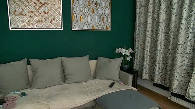 SkinnyNatty online show from April 5, 3:46 am