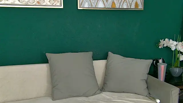 Snapshot of SkinnyNatty chatting on June 25, 3:48 am SkinnyNatty online show from June 25, 3:48 am