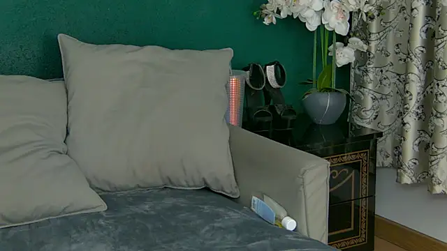 Snapshot of SkinnyNatty chatting on June 19, 3:56 am SkinnyNatty online show from June 19, 3:56 am
