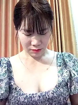Snapshot of Bondgirl_9 chatting on May 14, 7:49 am Bondgirl 9 online show from May 14, 7:49 am