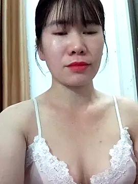 Snapshot of Bondgirl_9 chatting on May 26, 7:01 pm Bondgirl 9 online show from May 26, 7:01 pm