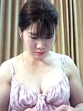 Snapshot of Bondgirl_9 chatting on May 10, 3:58 pm Bondgirl 9 online show from May 10, 3:58 pm