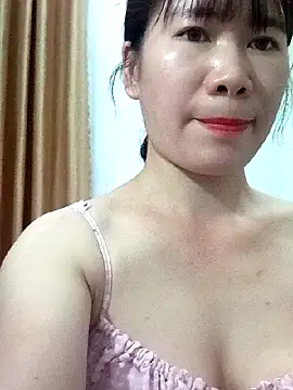 Snapshot of Bondgirl_9 chatting on May 29, 8:04 pm Bondgirl 9 online show from May 29, 8:04 pm