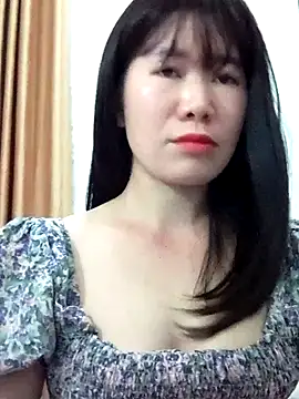 Snapshot of Bondgirl_9 chatting on June 12, 6:05 pm Bondgirl 9 online show from June 12, 6:05 pm