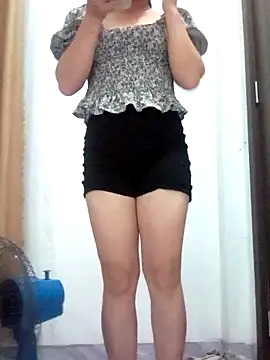 Snapshot of Bondgirl_9 chatting on June 4, 5:28 pm Bondgirl 9 online show from June 4, 5:28 pm