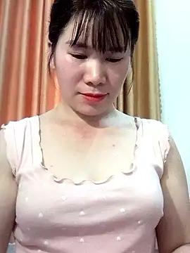 Snapshot of Bondgirl_9 chatting on May 16, 6:34 am Bondgirl 9 online show from May 16, 6:34 am