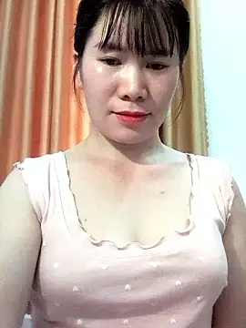 Snapshot of Bondgirl_9 chatting on May 16, 6:45 am Bondgirl 9 online show from May 16, 6:45 am