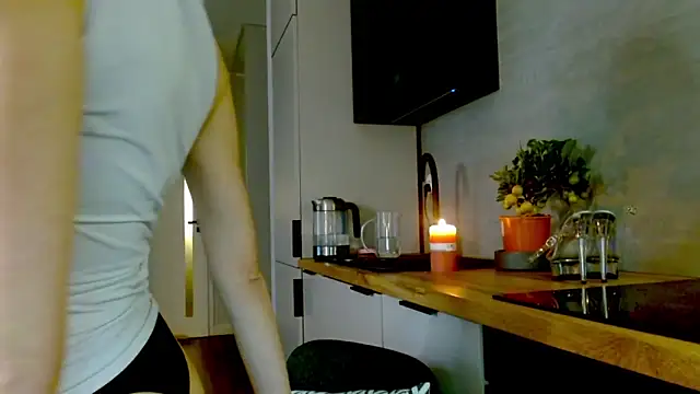 misssweet online show from April 29, 4:55 pm