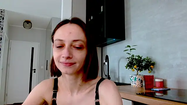 misssweet online show from June 1, 9:42 am