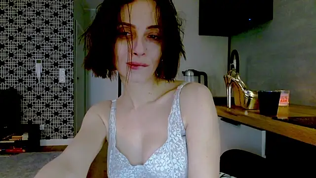 misssweet online show from April 3, 4:35 pm