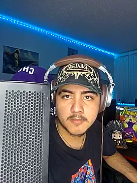 Snapshot of horneymen09 chatting on March 4, 6:10 am horneymen09 online show from March 4, 6:10 am