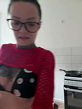 Snapshot of SkinnyLilly chatting on May 24, 1:11 pm SkinnyLilly online show from May 24, 1:11 pm