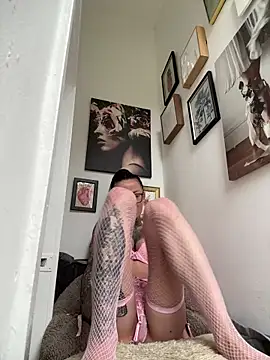 SkinnyLilly online show from June 12, 11:52 am
