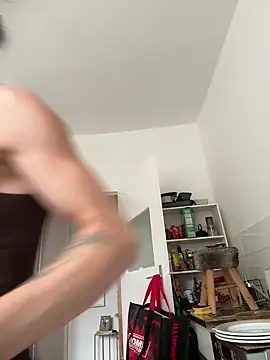 SkinnyLilly online show from July 10, 3:23 pm