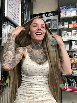 SkinnyLilly online show from June 30, 8:20 pm