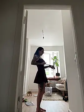 SkinnyLilly online show from June 16, 12:05 pm