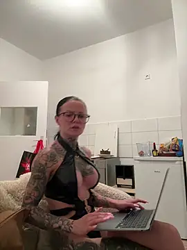 SkinnyLilly online show from July 16, 8:50 pm