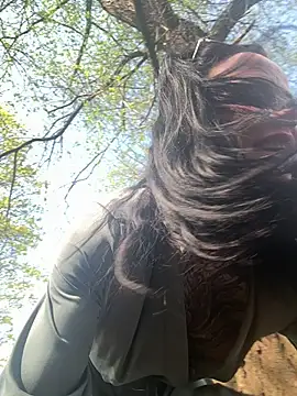 SkinnyLilly online show from April 17, 11:35 am