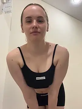 pinkpeachx online show from March 4, 1:30 pm