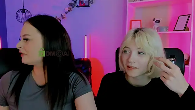 miss courtney  online show from April 13, 9:13 am