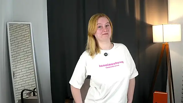 Snapshot of EdraDorsey chatting on March 4, 5:04 am EdraDorsey online show from March 4, 5:04 am