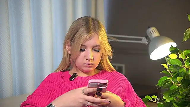 Snapshot of SinaHovey chatting on March 4, 9:50 am SinaHovey online show from March 4, 9:50 am