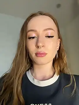 Little Candy 18 online show from July 9, 5:52 am