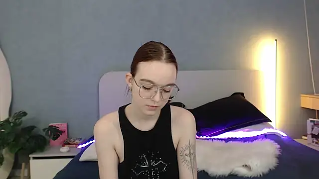 SunyLily online show from March 29, 12:23 am