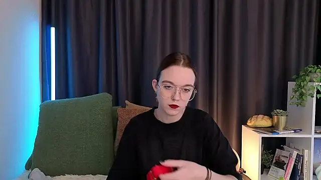 SunyLily online show from March 18, 6:38 am