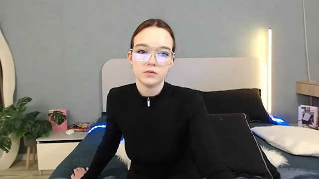 SunyLily online show from April 19, 6:03 am
