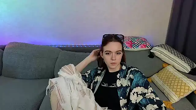 SunyLily online show from June 12, 6:33 am