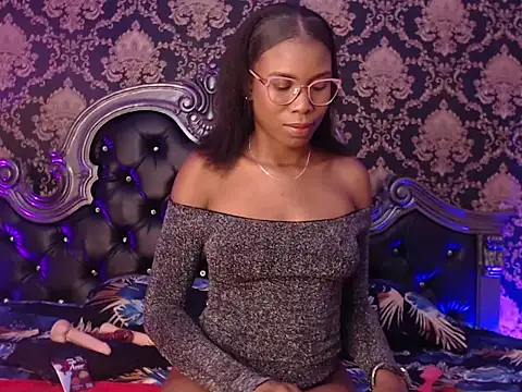 DanellaZiu online show from April 3, 1:17 pm