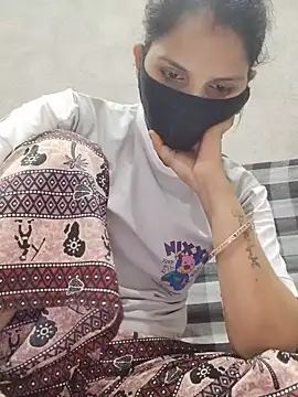 lovelypooja93 online show from August 6, 4:29 am