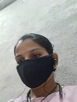 lovelypooja93 online show from August 4, 6:56 pm