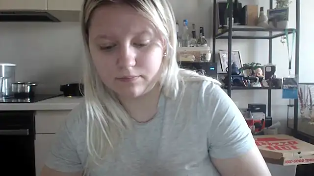 Snapshot of LenaSecret19 chatting on June 25, 7:13 am LenaSecret19 online show from June 25, 7:13 am