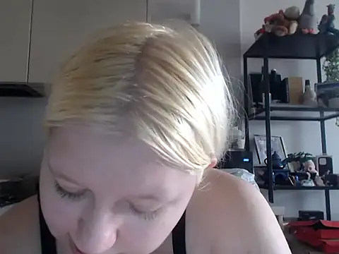 Snapshot of LenaSecret19 chatting on July 9, 5:52 am LenaSecret19 online show from July 9, 5:52 am
