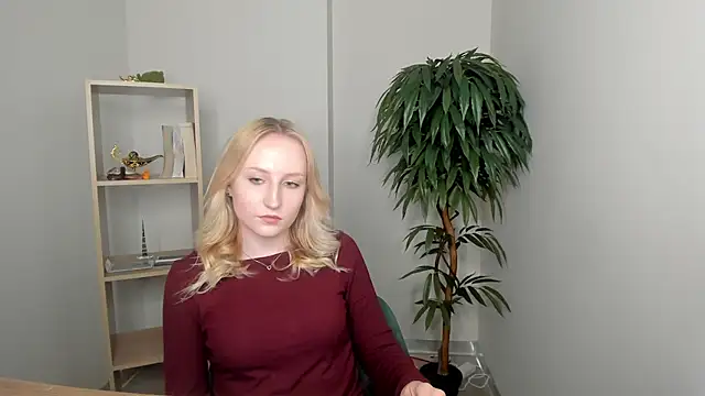 Snapshot of CatarinaGulla chatting on March 4, 9:17 am CatarinaGulla online show from March 4, 9:17 am