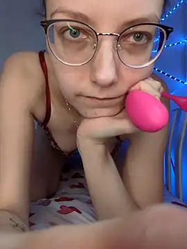 Snapshot of NancyPink chatting on March 4, 9:28 am NancyPink online show from March 4, 9:28 am