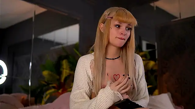 BrattyScarlet online show from March 24, 6:46 am