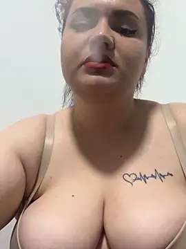 julietalovee online show from May 9, 7:50 pm