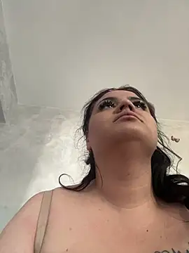 julietalovee online show from April 19, 8:04 am