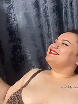 julietalovee online show from May 11, 8:50 pm