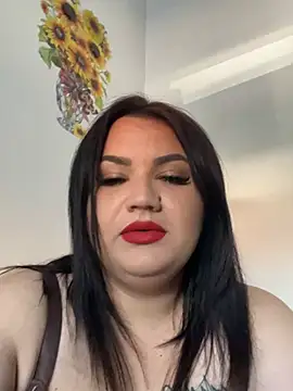 julietalovee online show from May 26, 5:38 am