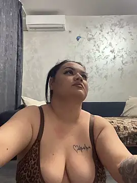 julietalovee online show from April 26, 5:21 pm