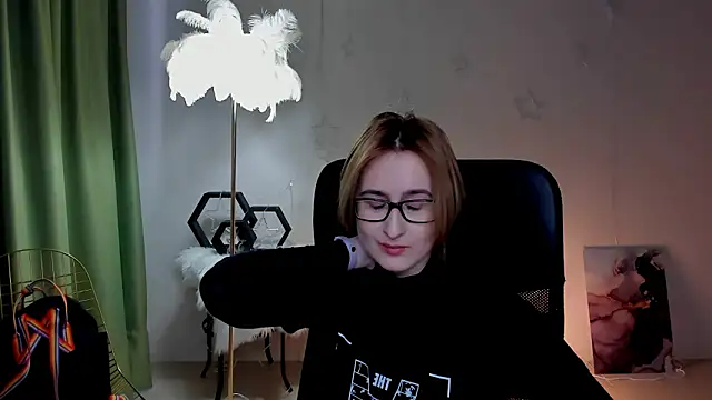 LixeLuna online show from March 11, 12:10 pm