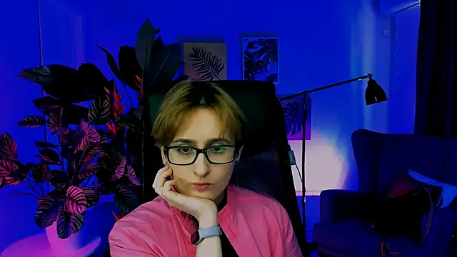 LixeLuna online show from April 6, 6:25 am