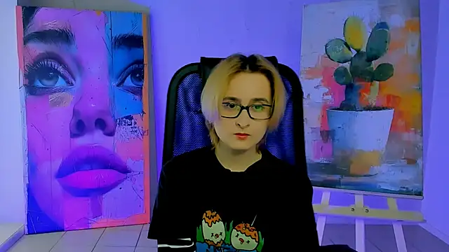 Snapshot of LixeLuna chatting on March 4, 9:39 am LixeLuna online show from March 4, 9:39 am