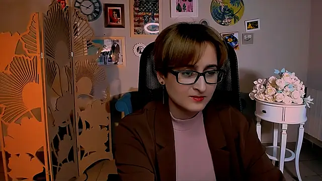 LixeLuna online show from April 8, 6:26 am