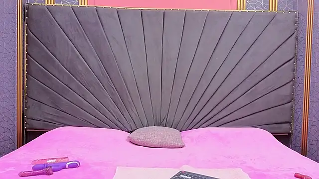 Kaely-Hot- online show from March 12, 2:10 pm