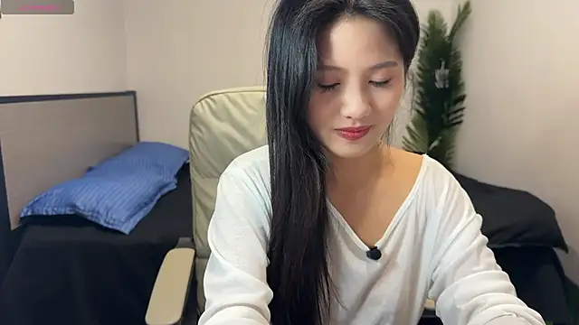onlylookatu online show from April 16, 4:52 pm